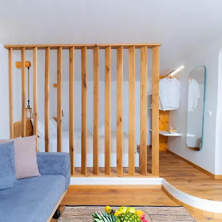 Merriam Apartment *