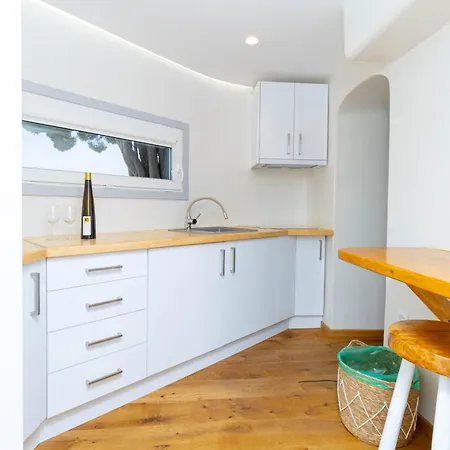 Merriam Apartment *